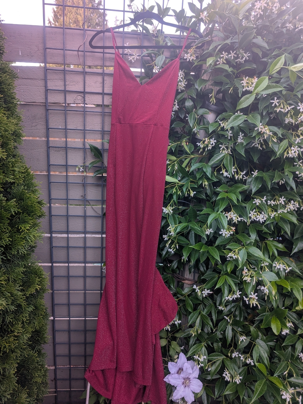 Elegant Burgundy Red Spaghetti-Strap Evening Dress
